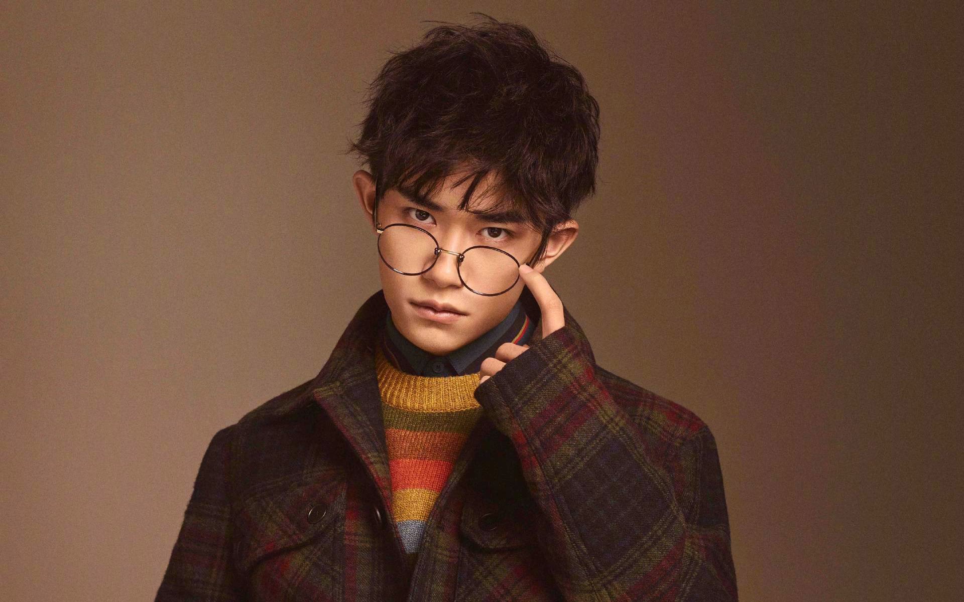 高原空中飞人表演,飞跃云端的运动奇观,空中飞人项目视频