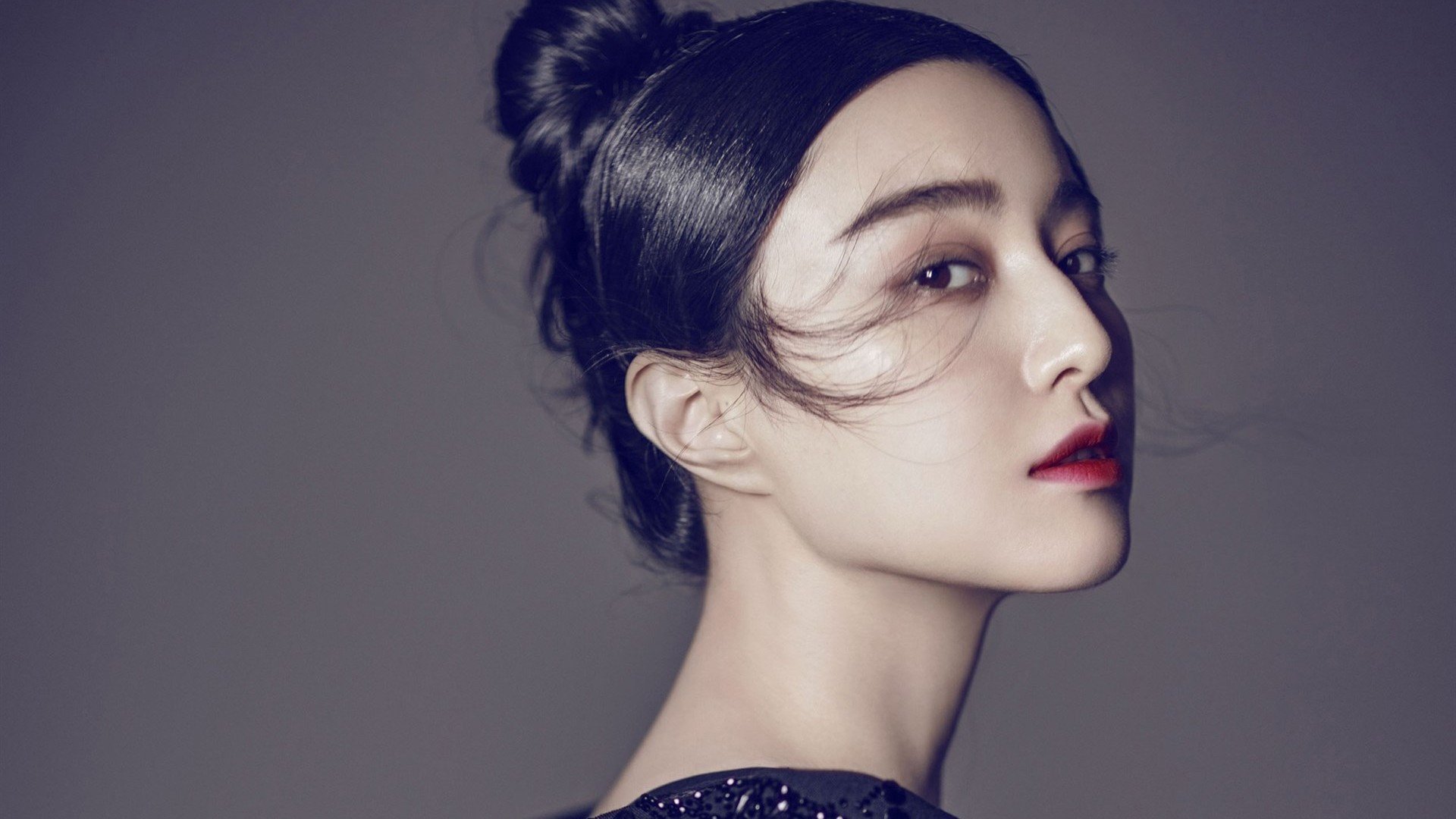 爱游戏平台体验-国际足球赛场风云再起：球场传奇，国际足球比赛视频